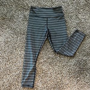 Zyia leggings 6-8 black and white